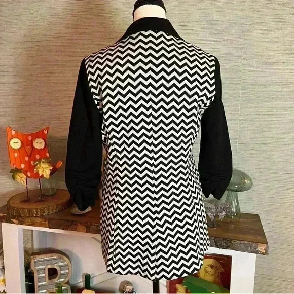 Karen Kane Chevron Print Single Button Blazer Women’s Size Small Black White - Picture 8 of 9